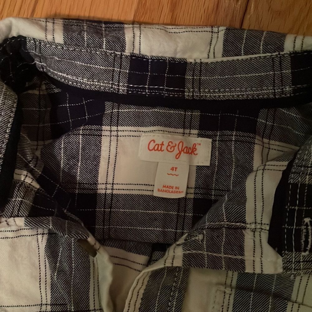 Cat & Jack long sleeved button up 🍁 - Picture 2 of 4